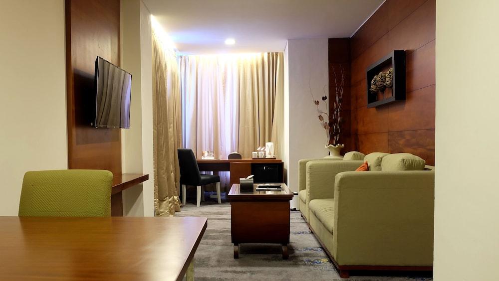 Jambuluwuk Malioboro Hotel